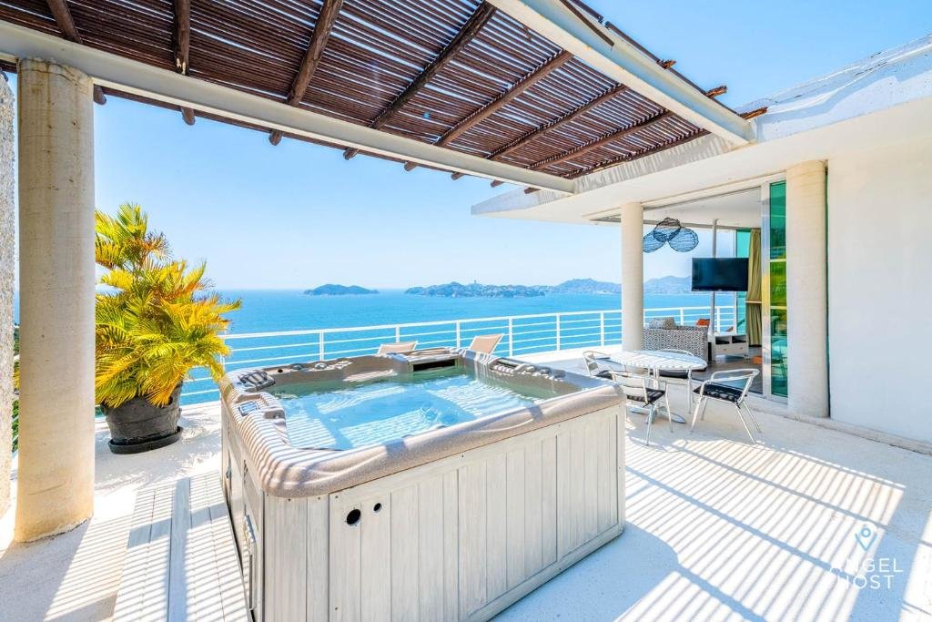 Вилла Opulent Casa Utopia with 290 degrees Jaw-Dropping Ocean Views