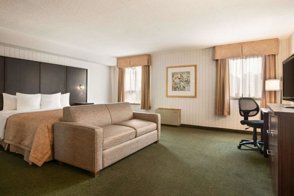 Doppel Suite Days Inn & Conference Centre by Wyndham Renfrew
