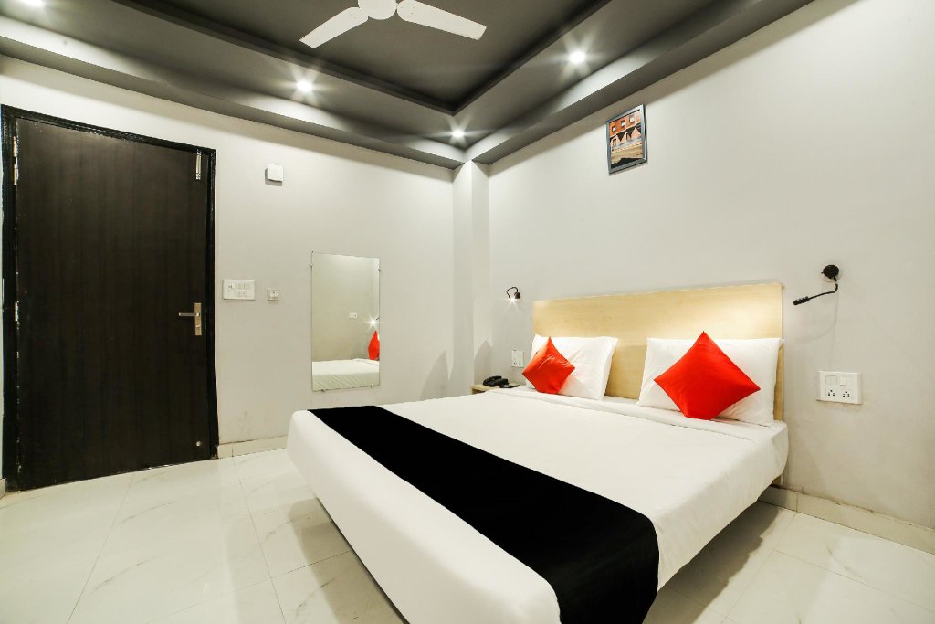 Standard Suite OYO Flagship 70301 Rohil Residency