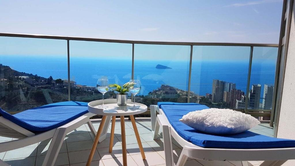 Апартаменты Highrise apartment with private terrace & sea views - 34th floor