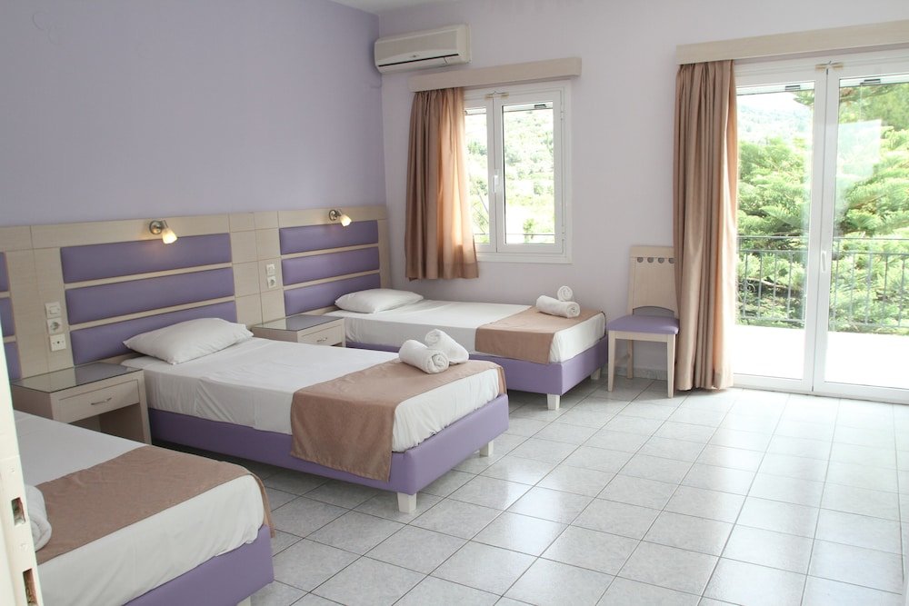 1 Bedroom Standard Triple room with balcony and with mountain view Surf Hotel