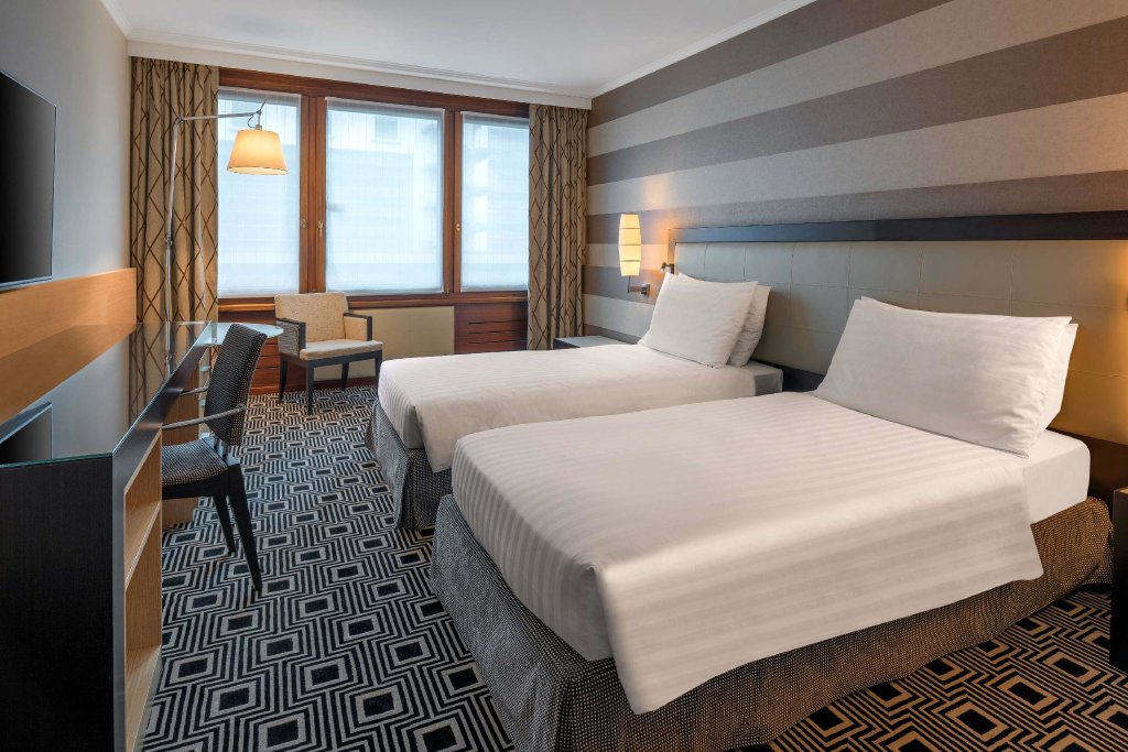 Standard Family room Hilton Geneva Hotel and Conference Centre