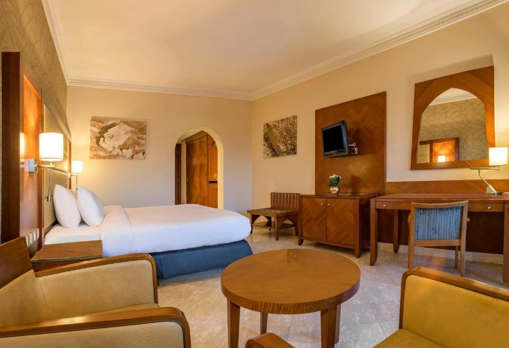 Habitación doble Estándar con vista a la piscina Crowne Plaza Jordan Dead Sea Resort & Spa, an IHG Hotel