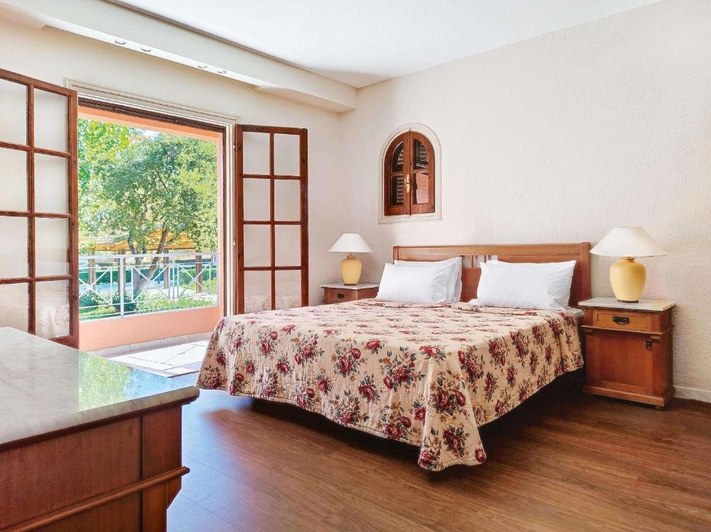 Habitación familiar Estándar con balcón Grecotel-LUXME Costa Botanica