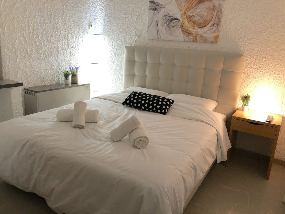 Deluxe Triple room with balcony Katerina apartments
