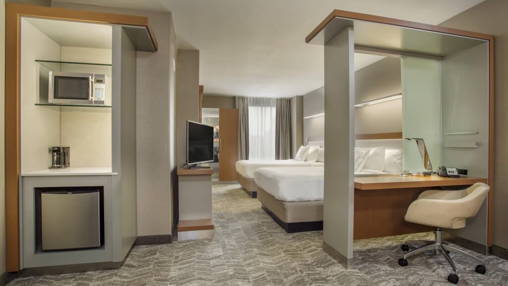 Quadruple suite SpringHill Suites by Marriott Louisville Downtown