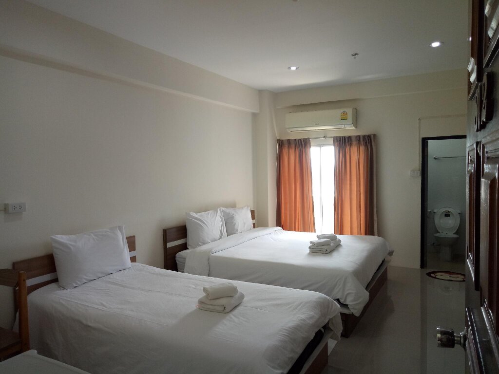 Superior Triple room Komol Residence Bangkok