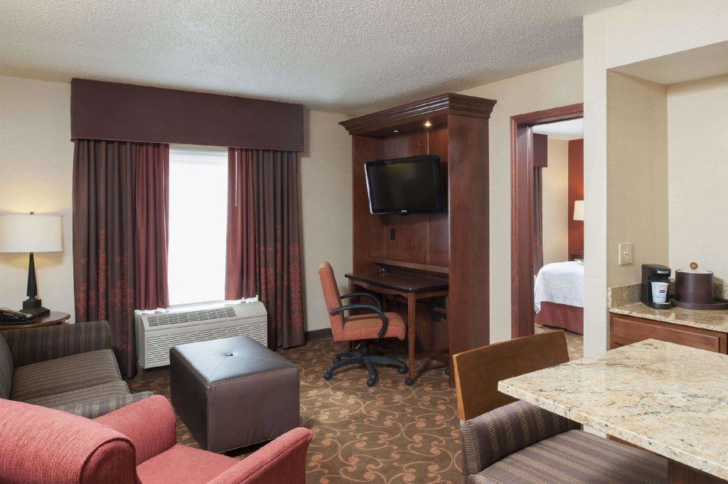 Двухместный люкс с 2 комнатами Hampton Inn & Suites Cleveland-Southeast-Streetsboro