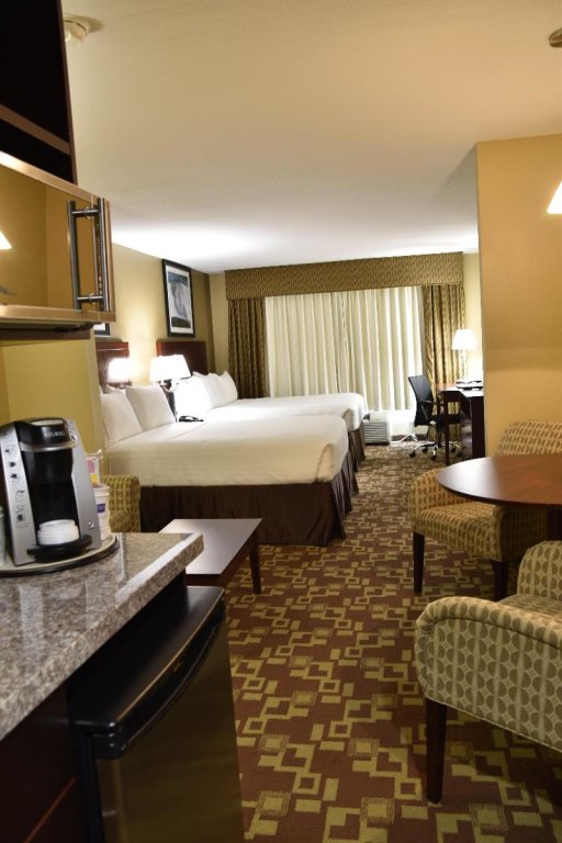 Номер Standard Holiday Inn Express Hotel & Suites St. Charles, an IHG Hotel