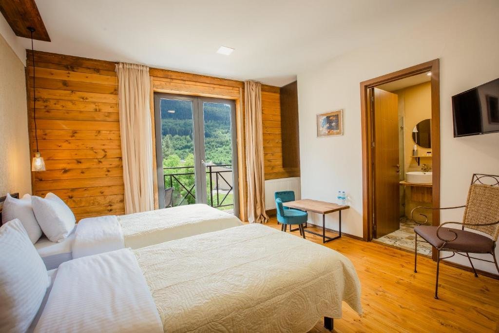 Standard Double room with balcony Chalet Mestia Hotel