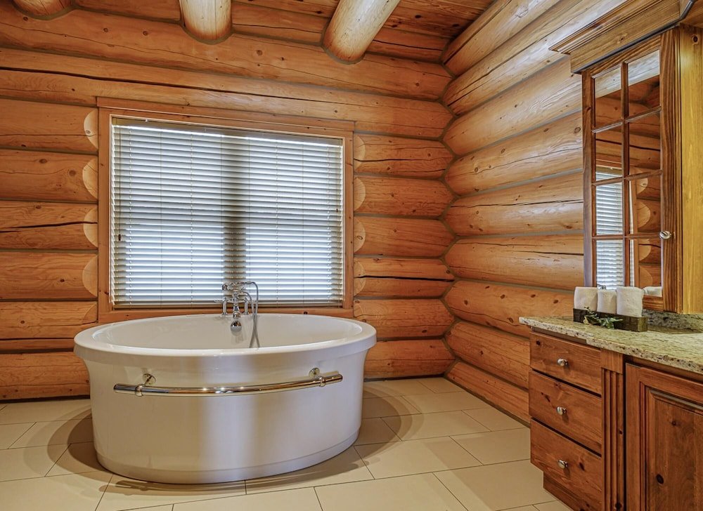 Cabaña Executive Plus 89 - Luxurious log Home With Private hot tub Pool Sauna and Close to Activities