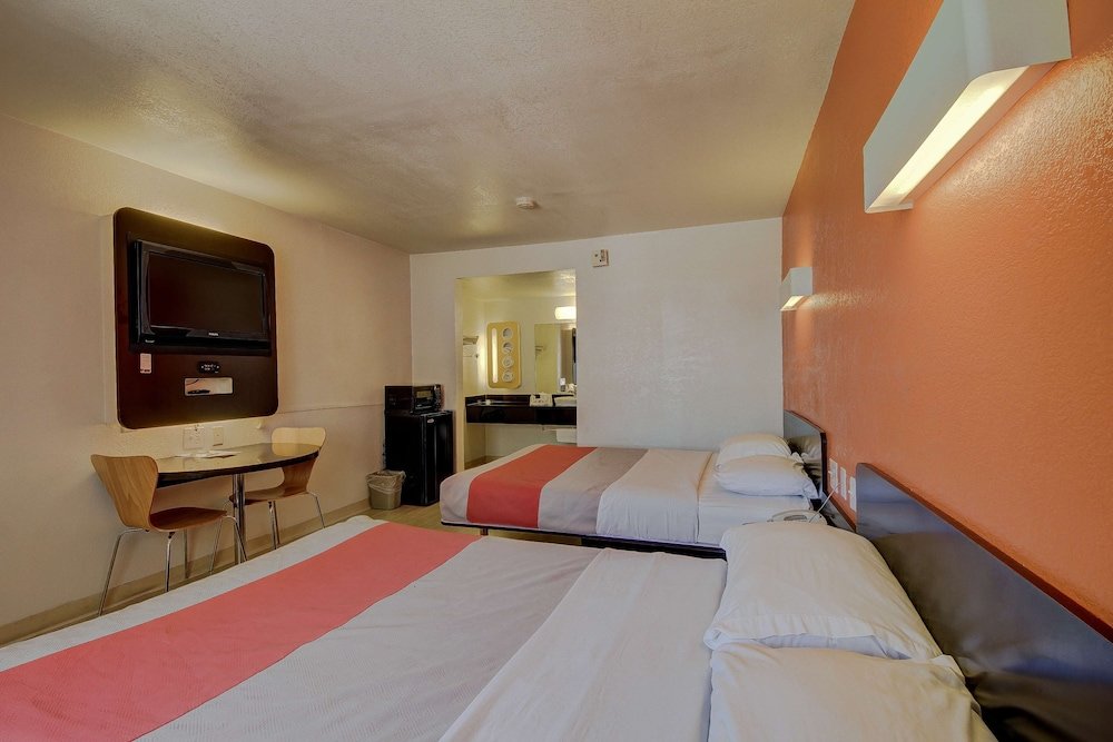 Четырёхместный номер Deluxe Motel 6-San Antonio, TX - Fort Sam Houston