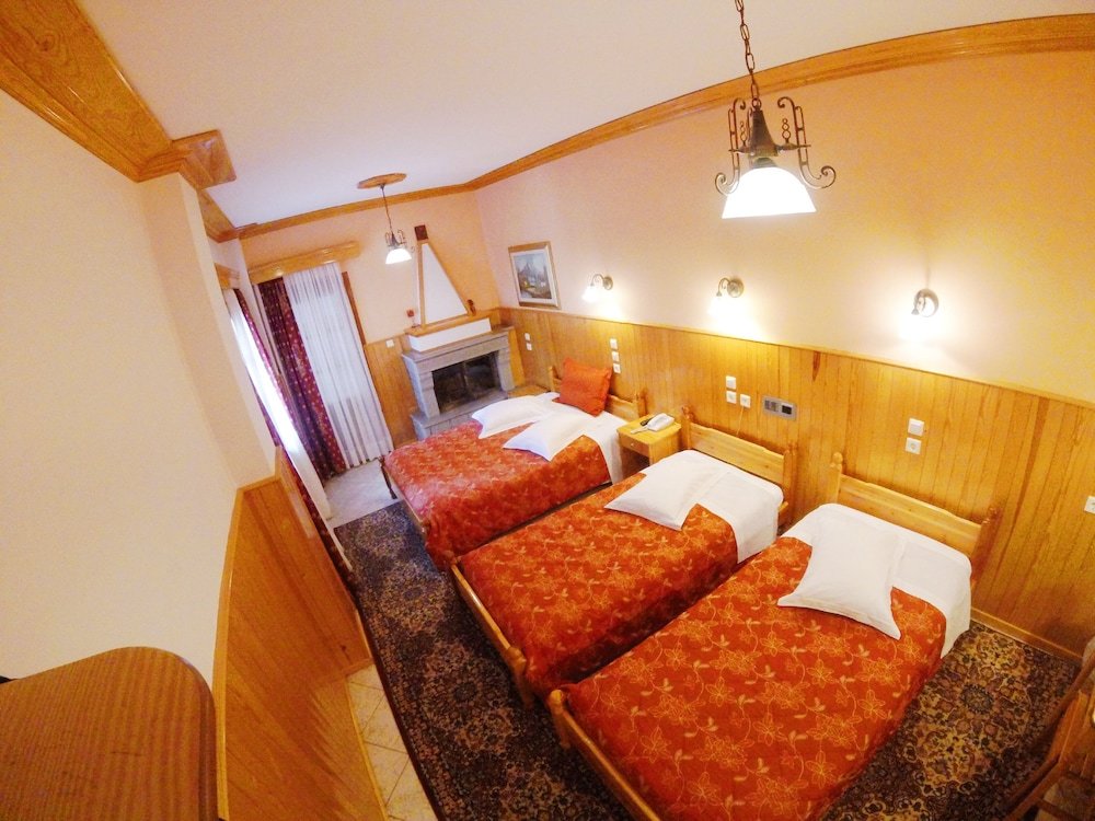 Standard Triple room with mountain view Asteri Metsovou