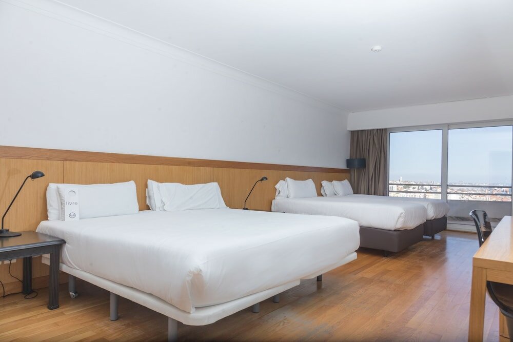 Standard Quadruple room with balcony B&B HOTEL Sado Setúbal
