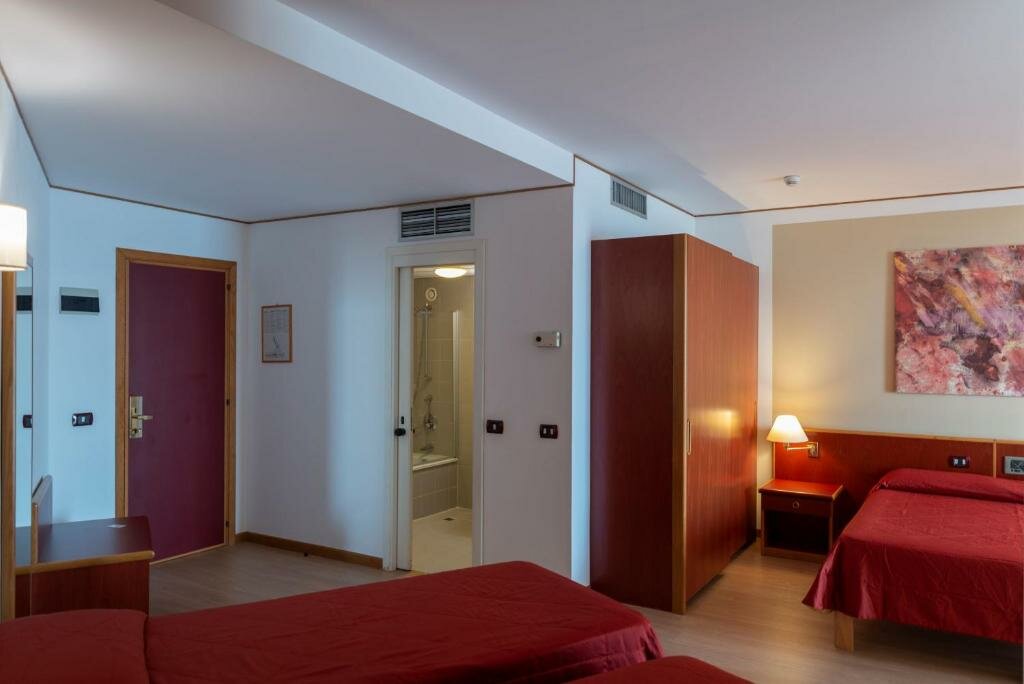 Standard quadruple chambre Hotel Torre Normanna