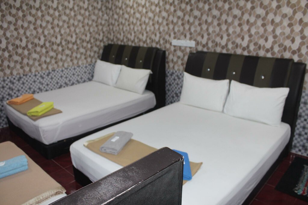Standard Quadruple room Melawati Hotel