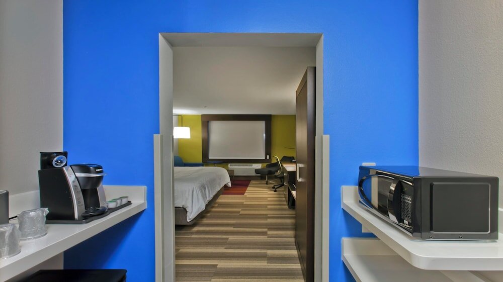 Четырёхместный номер Standard Holiday Inn Express & Suites - Green River, an IHG Hotel