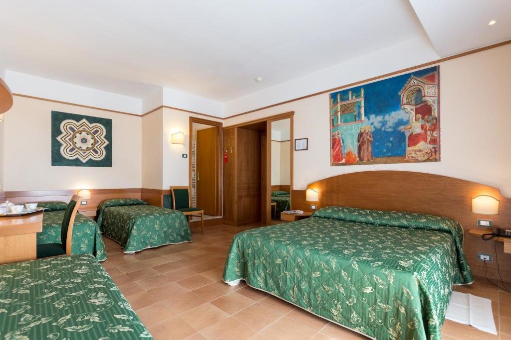 Четырёхместный номер Standard Hotel La Terrazza RESTAURANT & SPA