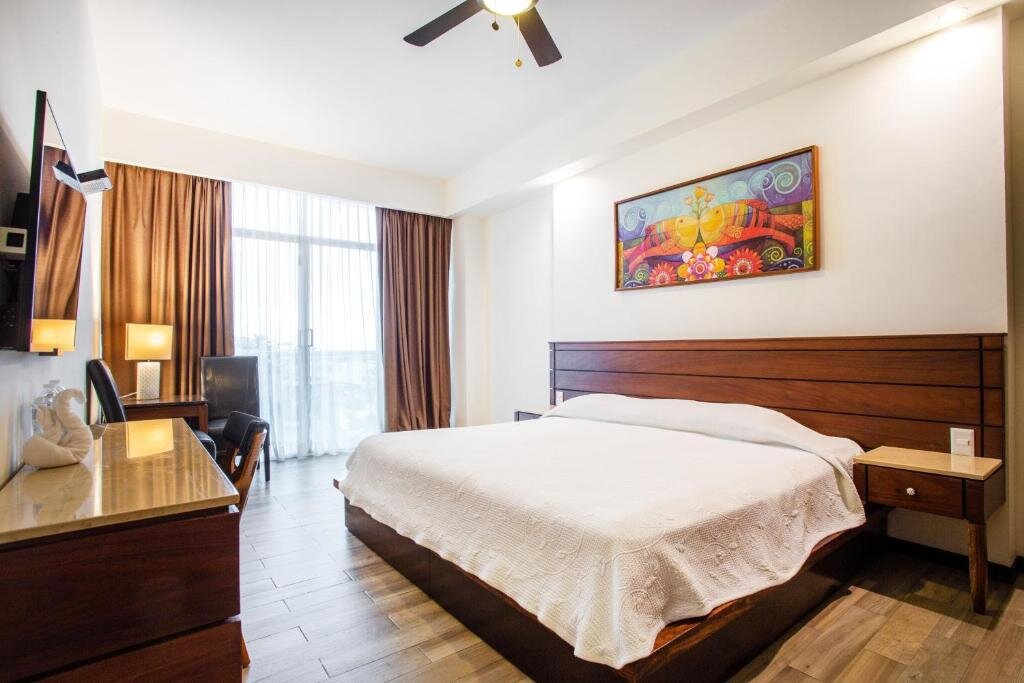 Двухместный номер Deluxe с видом на бассейн BLAZE Hotel & Suites Puerto Vallarta