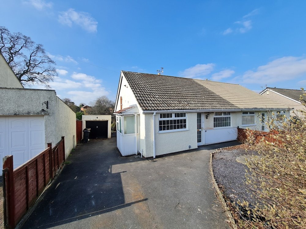 Cottage 2-bed House Bungalow in Bristol