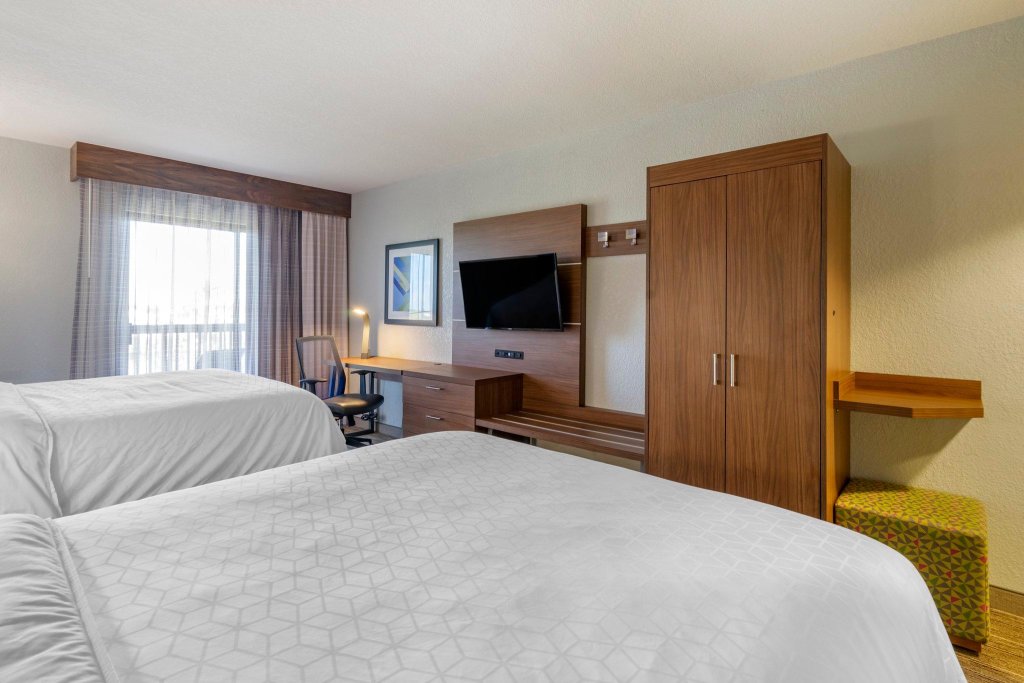 Standard Quadruple room Holiday Inn Express Cape Coral-Fort Myers Area, an IHG Hotel