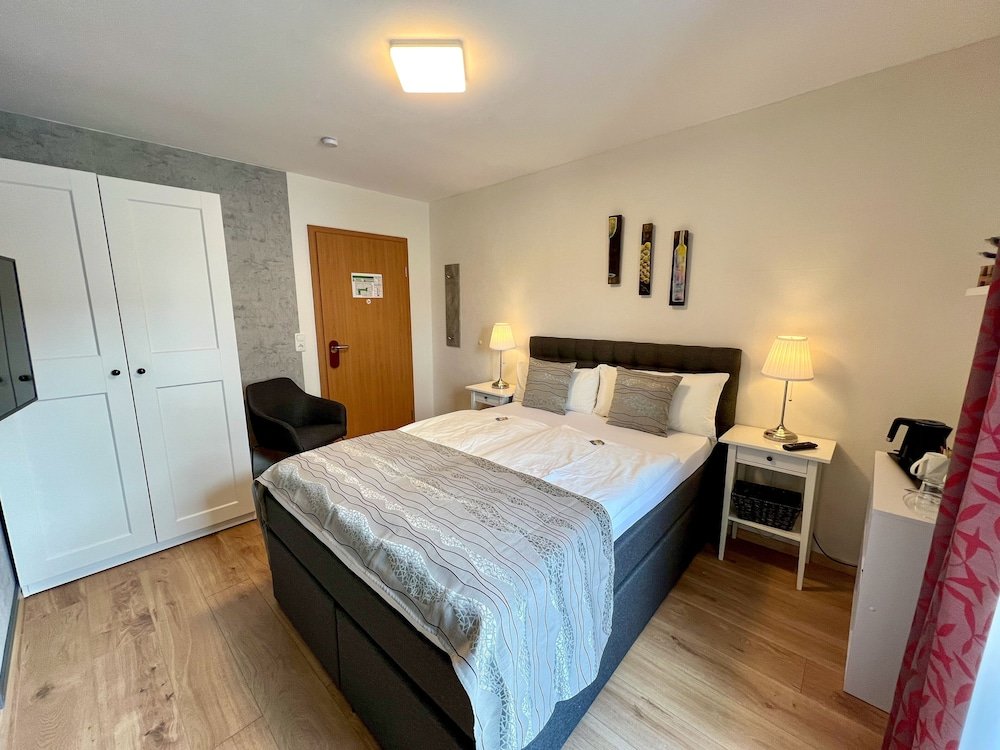 Economy Doppel Zimmer mit Flussblick Hotel Restaurant Sonnenlay
