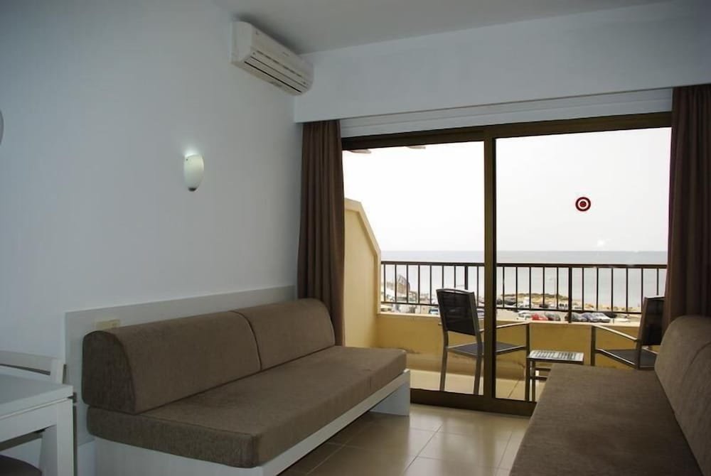 1 Bedroom Apartment with sea view Apartamentos Embat