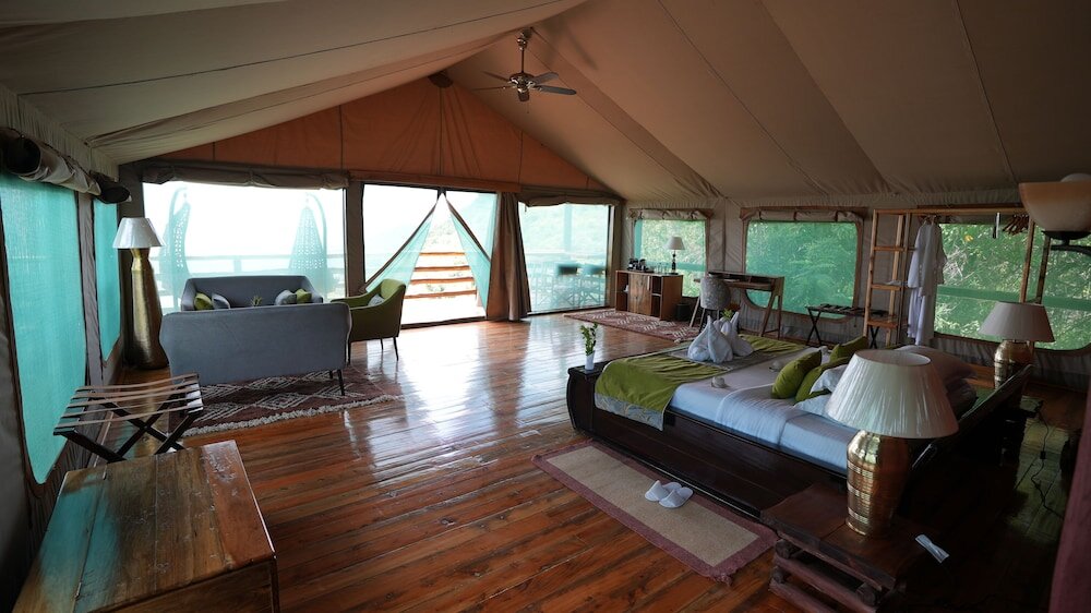 Тент с балконом Mara Engai Wilderness Lodge