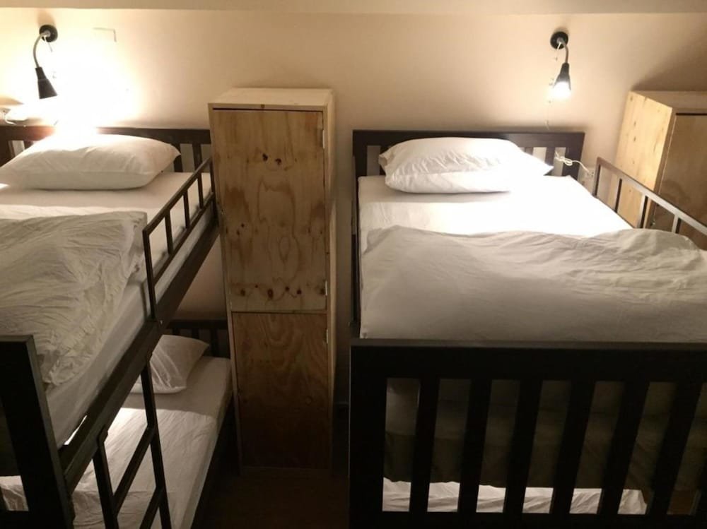 Кровать в общем номере (мужской номер) Small Space Cafe & Hostel
