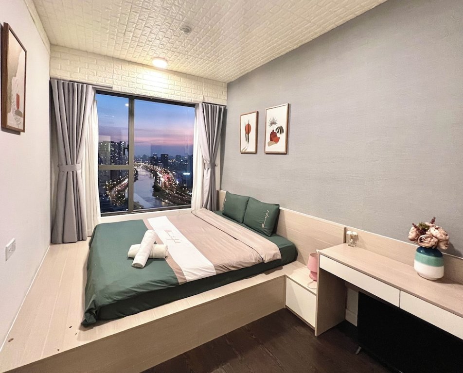 Апартаменты с 2 комнатами с балконом Spacious Saigon