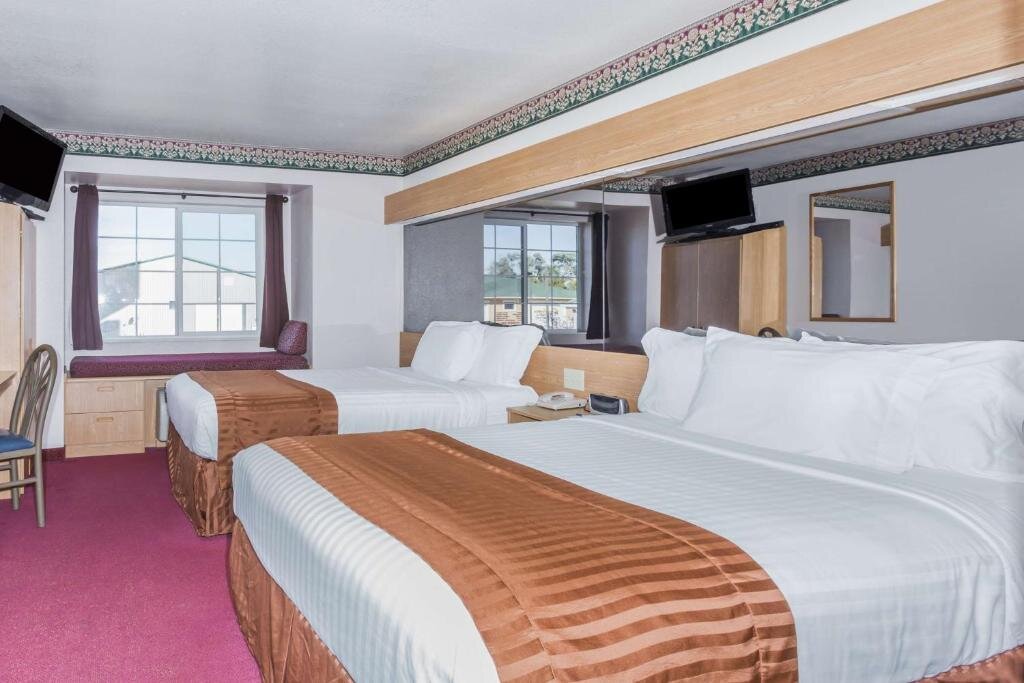 Двухместный номер Standard Boarders Inn & Suites by Cobblestone Hotels - Brush