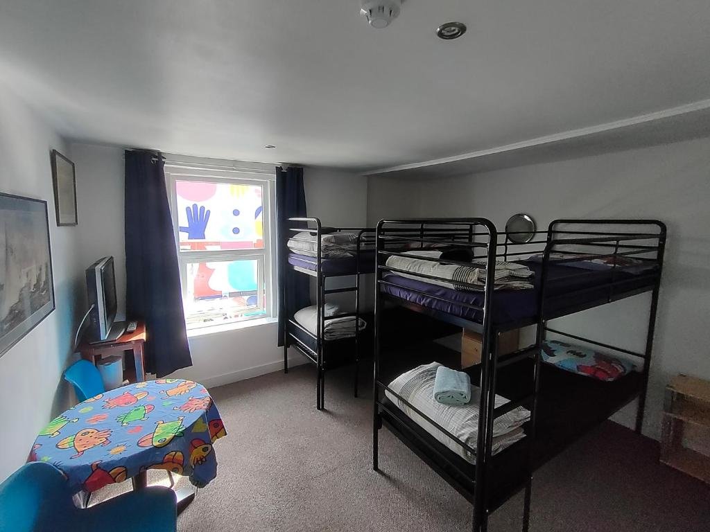 Cama en dormitorio compartido (dormitorio compartido femenino) Plymouth