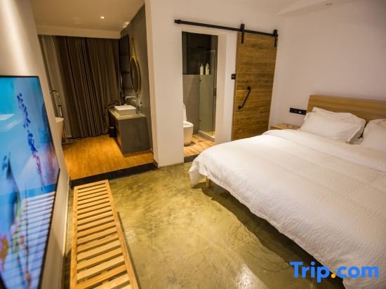 Кровать в общем номере Wanfeng Holiday Hostel