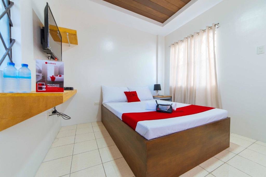 Standard Zimmer RedDoorz Plus @ Casa Lucia Sindalan San Fernando City Pampanga