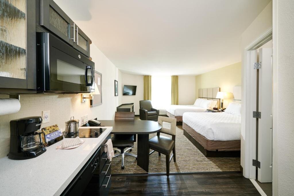 Quadruple Suite Candlewood Suites Columbus-Northeast, an IHG Hotel