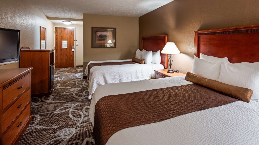 Четырёхместный номер Standard Best Western Plus Mid Nebraska Inn & Suites