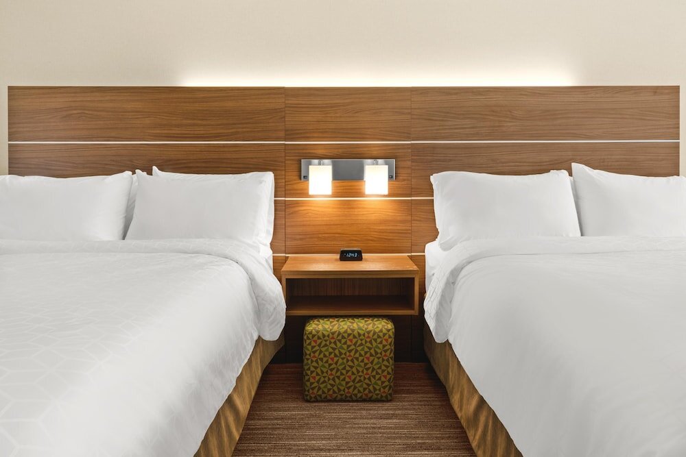 Standard Quadruple room Holiday Inn Express Hotel & Suites Willows, an IHG Hotel