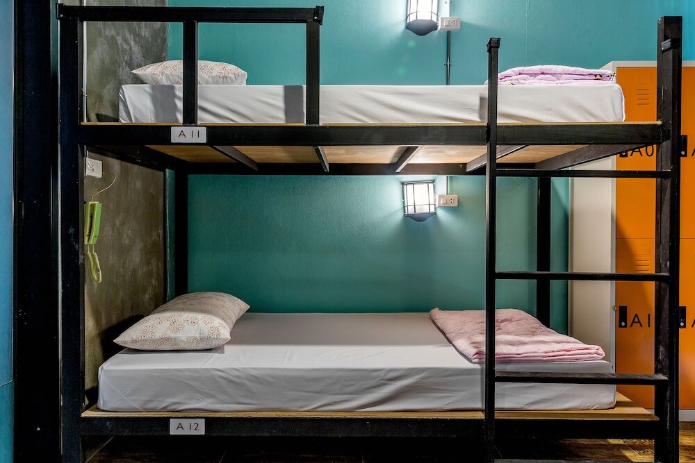 Кровать в общем номере (женский номер) The Guest Hotel Krabi