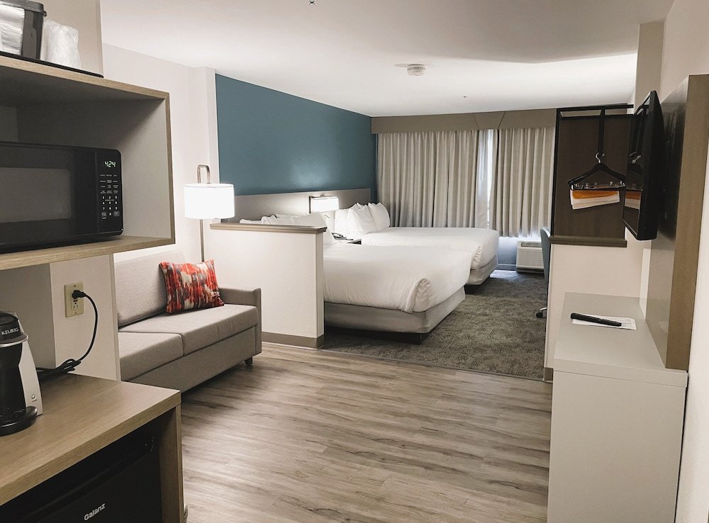 Люкс Comfort Inn & Suites NW Milwaukee