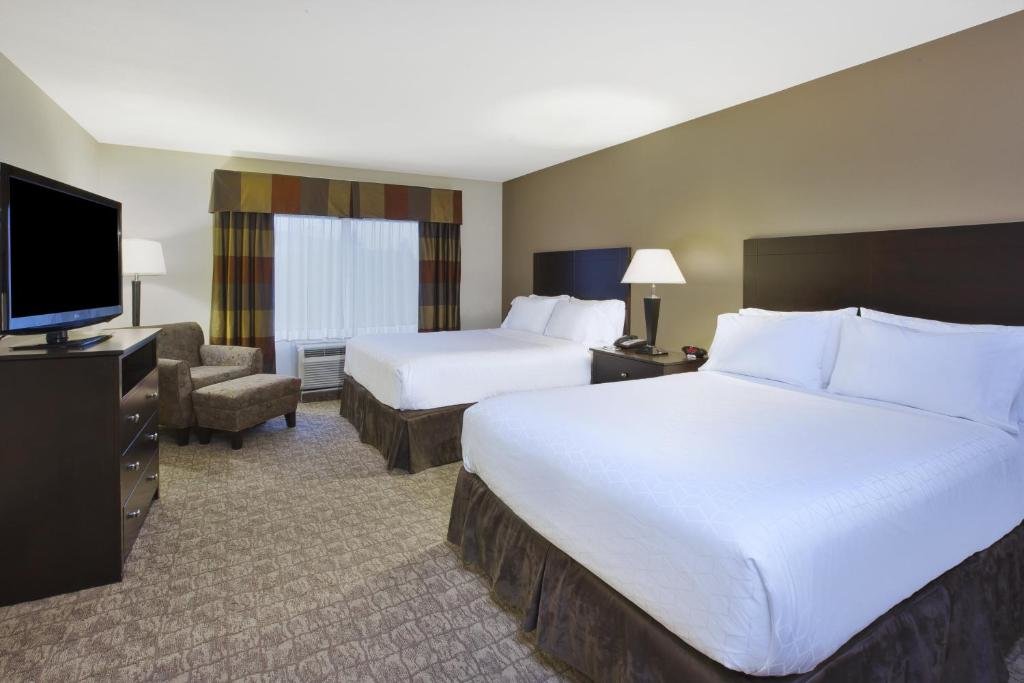 Люкс Holiday Inn Express and Suites Wheeling, an IHG Hotel