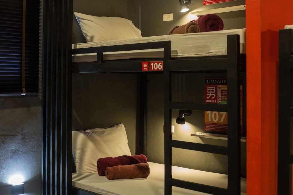 Кровать в общем номере (мужской номер) SleepCafe Hostel