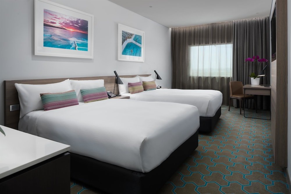 Deluxe Quadruple room Rydges Sydney Airport Hotel