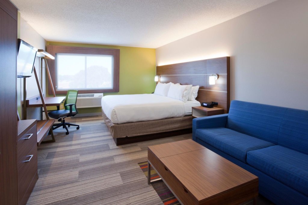 Standard Quadruple room Holiday Inn Express & Suites West Memphis, an IHG Hotel