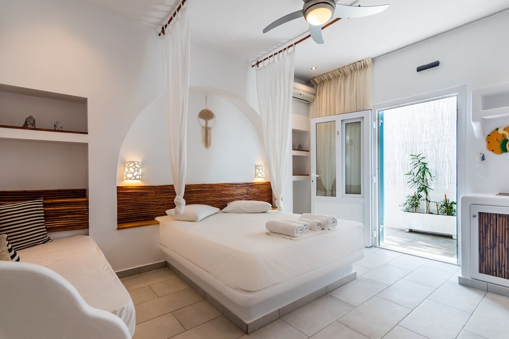 Standard Double room with balcony Niki Savvas