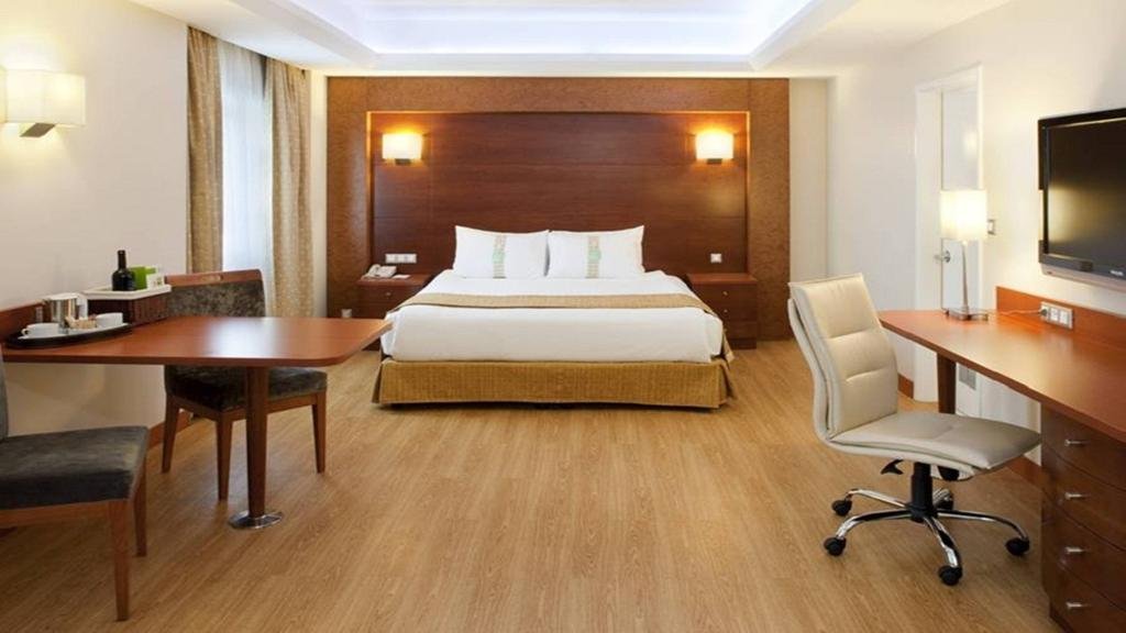 Suite Holiday Inn Istanbul City, an IHG Hotel