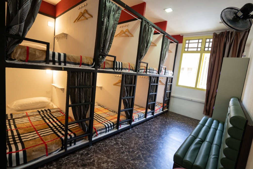 Кровать в общем номере (женский номер) OSS Backpackers Hostel