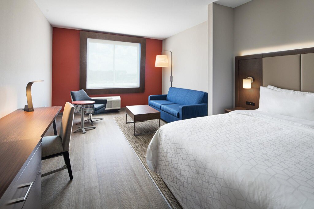 Люкс c 1 комнатой Holiday Inn Express & Suites Lubbock Central - Univ Area, an IHG Hotel