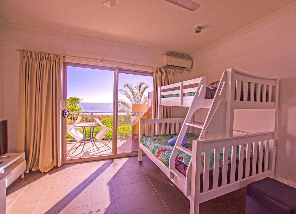 Семейный люкс с видом на океан Onslow Beach Resort