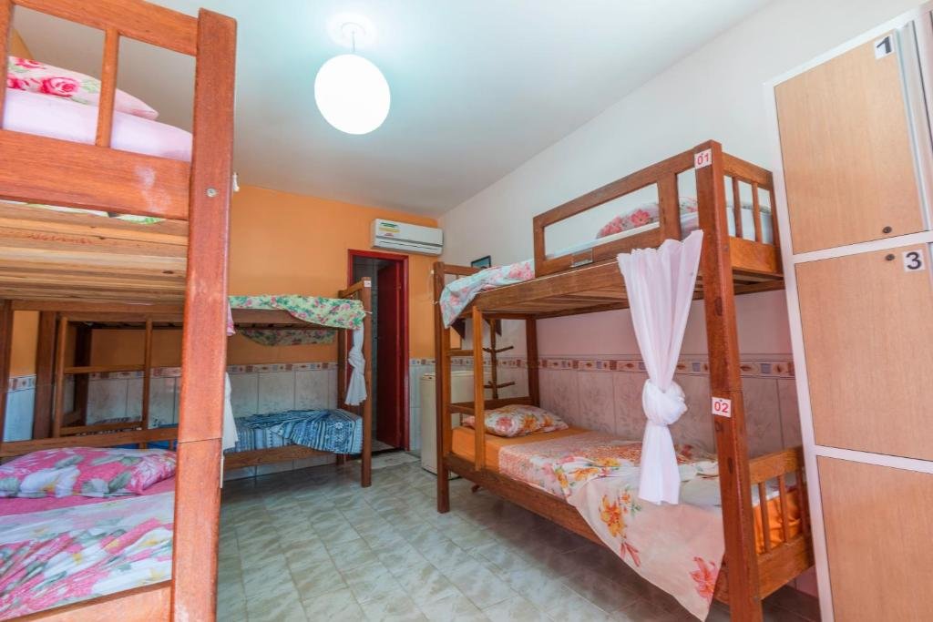 Кровать в общем номере (мужской номер) Papagaio Hostel & Pousada