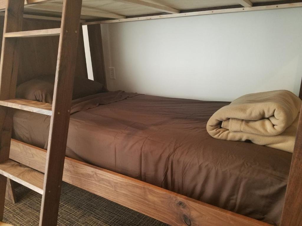 Кровать в общем номере (женский номер) Park City Hostel